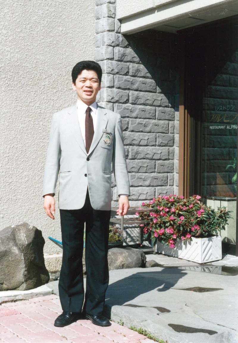 ソムリエ森　1990年レストラン前撮影