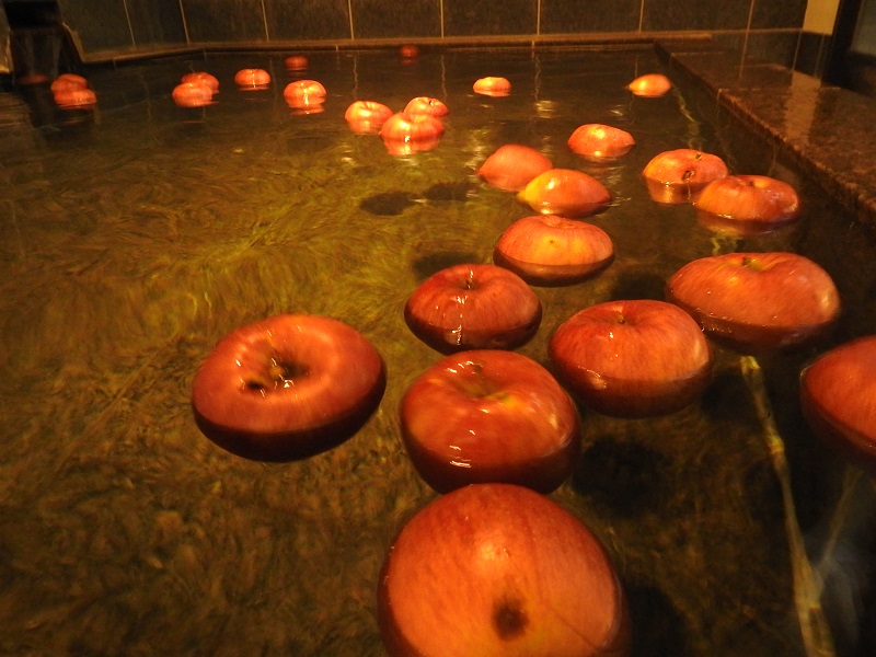 本日ふろの日(２６日)りんご風呂の日でした！