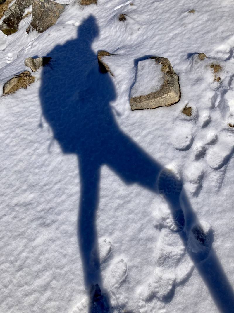 雪にうつった影！太陽の位置により天然の脚長効果があり嬉しいです。