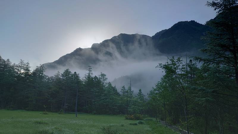 六百山と朝靄。これぞ、上高地の朝。