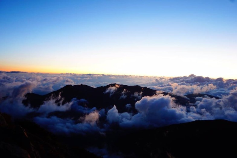 雲海の中に鳳凰三山