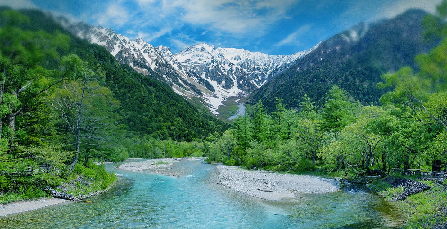 写真：雄大な大自然の山並み